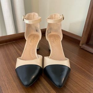 Dexflex Comfort Jaclyn Heels, Size 5